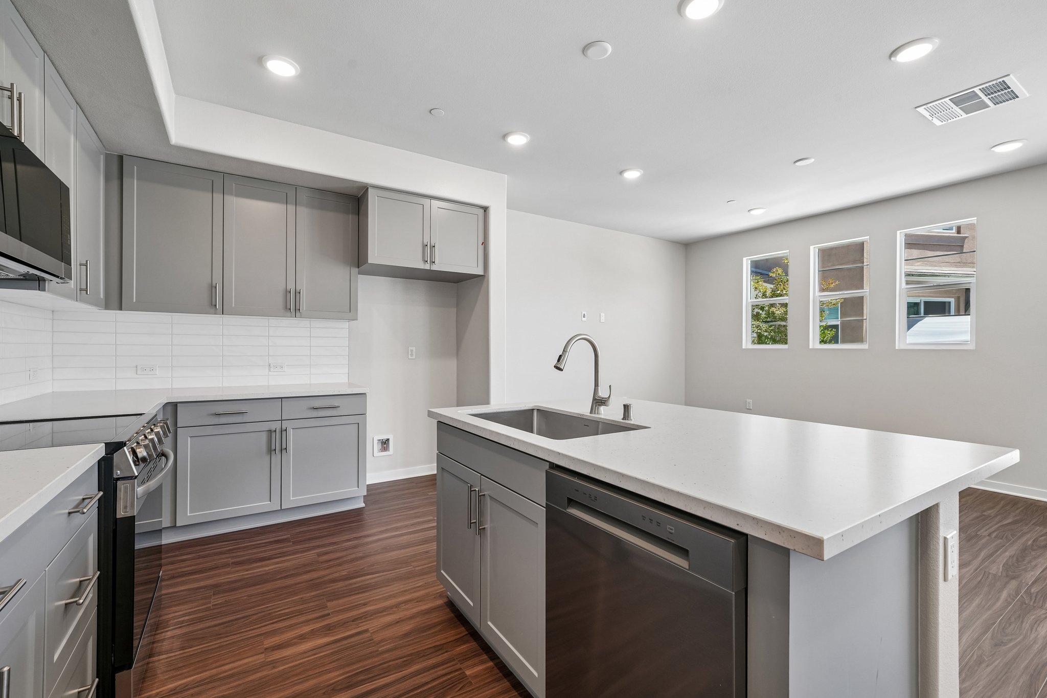 A kitchen with white cabinets.