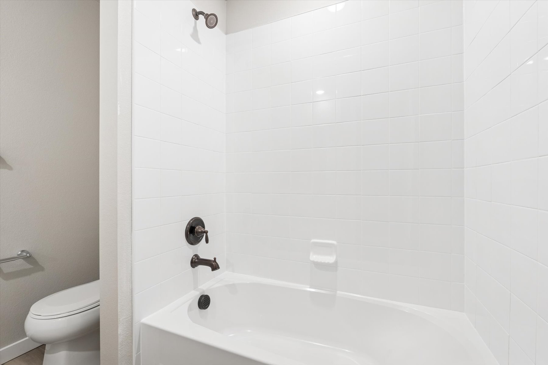 A bathroom with a bathtub and toilet.