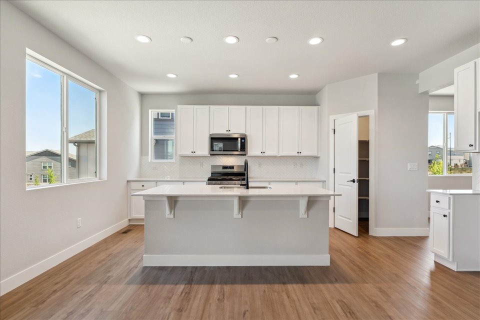 0404 243 Marlowe Drive