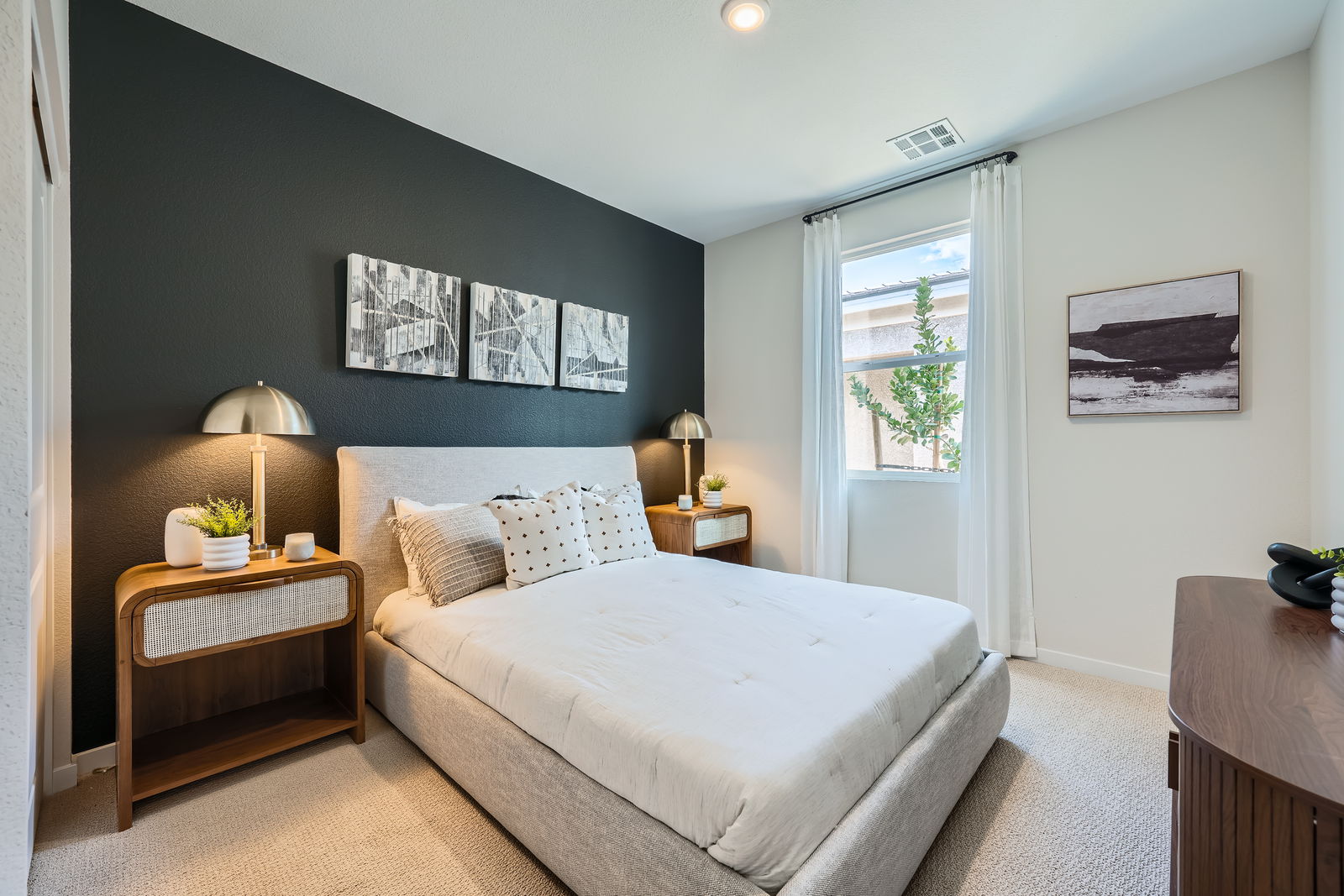 A bedroom with a bed and a desk.