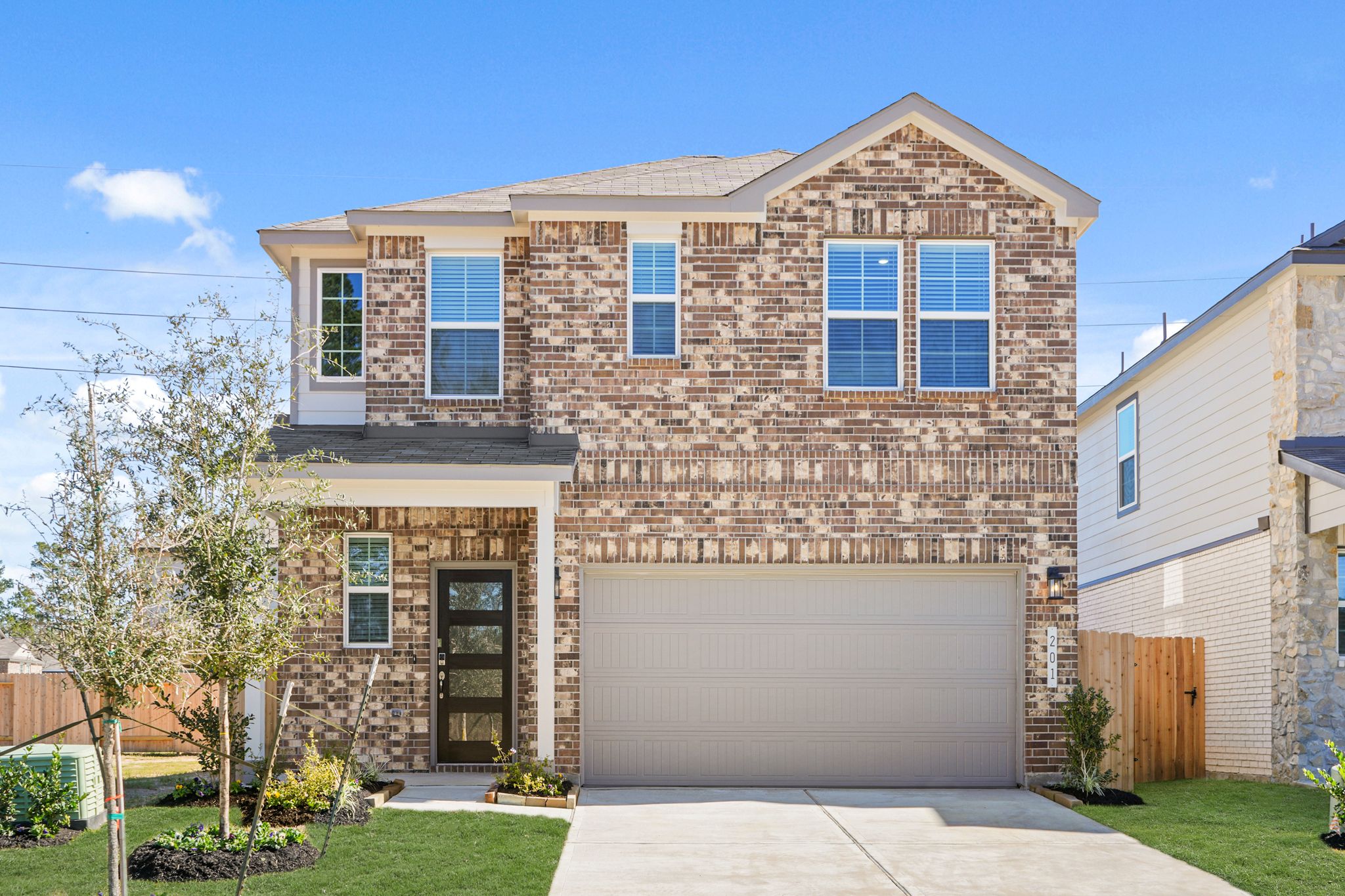 040317 201 Valiant Ridge Trail