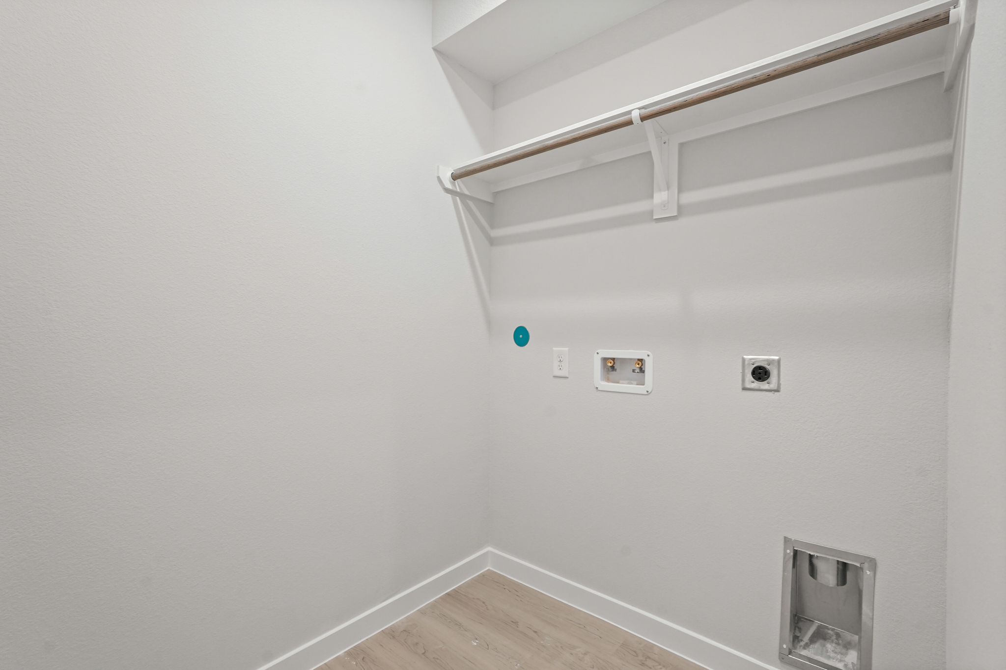 A white wall with a white ceiling.