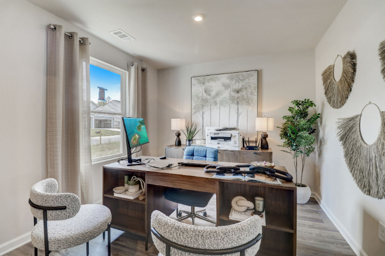 A room with a desk and chairs.