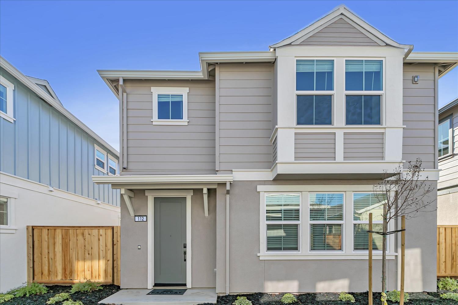0034 112 Clownfish Street